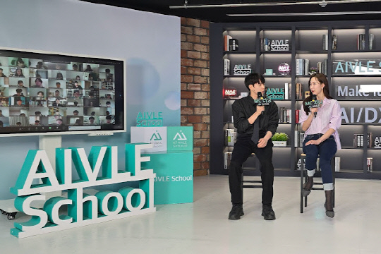 KT가 KT 에이블스쿨 7기 교육생 500명이 참여한 가운데 온라인으로 입교식을 열고 본격적인 교육을 시작했다. 사진은 25일 오후 KT 분당사옥에서 진행한 KT 에이블스쿨 7기 입교식 모습. KT 제공